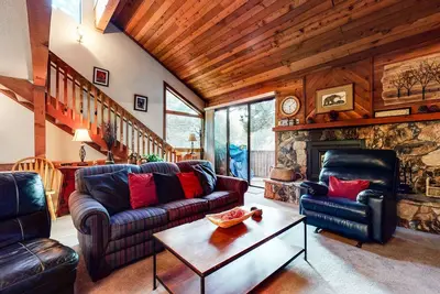 Image de Mammoth Sierra Townhomes 26 Mountain Rustic Spacious Townhome, On the Shuttle Route by RedAwning