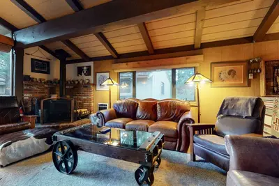 Image de Villa de los Pinos 16 Rustic, Pet-Friendly with Gorgeous Mountain Views by RedAwning