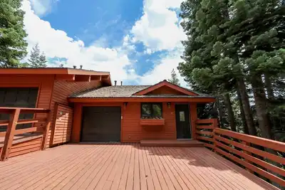Image de Bridges Townhome 11 Pet-Friendly Deluxe Townhome with Private Hot Tub and Stones throw to slopes by RedAwning