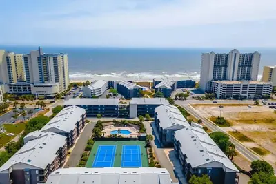 Image de Sweet Caroline Remodeled with Partial Ocean View and Oceanfront Pool