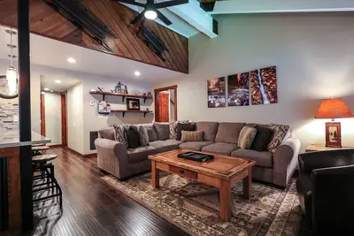 Image de Sunshine Village 158 Deluxe, Completely Remodeled, Central Location, Close to it All by RedAwning