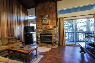 Image de Chamonix 94 Cozy Townhouse with Great Complex Amenities, Walk to Canyon Lodge by RedAwning