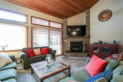 Image de Woodlands 33 Remodeled, Quiet and Cozy, Patio with Private Bbq by RedAwning