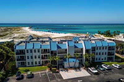 Image de Poolside Villas Dunes Away, End Unit, Views! Gulf and East Pass, 2 bdr/2ba, pool