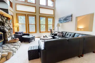 Image de Snowcreek V 880 Great Views, Beautiful Complex Location, Bright with Private Washer Dryer by RedAwning