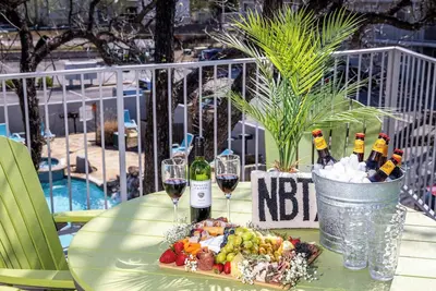 Image de Shared  Heated Pool • Balcony• Bbq • Near Downtown