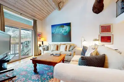 Image de Snowcreek Iii 420 Spacious Townhome with Private Washer and Dryer also Amazing Views by RedAwning