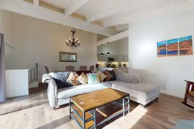 Image de Chateau de Montagne 6 Pet-Friendly and Remodeled, On Shuttle Route by RedAwning