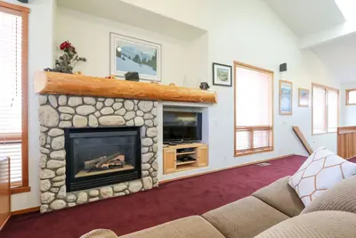 Image de Snowcreek V 999 Mammoth Mountain Views, Private Washer Dryer, Pet-Friendly by RedAwning