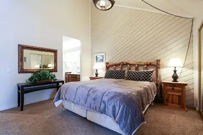 Image de Aspen Creek 311 Walk to Eagle Lodge, Log Burning Fireplace, Great Complex Amenities by RedAwning