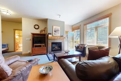 Image de Sunstone 322 Spacious Condo At Sunstone Lodge with Great Complex Amenities, Ski-In Ski-Out by RedAwning