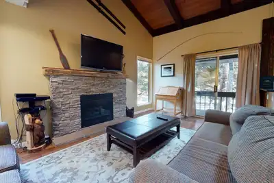 Image de Mammoth Estates 139 Updated Large Floorplan, Perfect for families, Steps from The Village Gondola by RedAwning