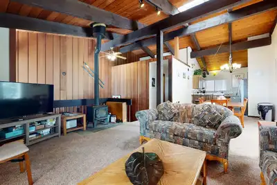 Image de Mammoth Estates 120 Pet-Friendly, Fabulous location, Great for Groups, Walk to Village Gondola by RedAwning