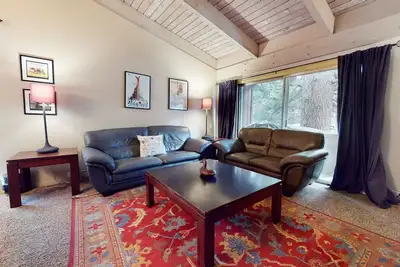 Image de Mammoth Estates 213 Great for groups, Washer Dryer In Unit, Prime location, Walk to The Village by RedAwning