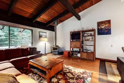 Image de Mammoth Estates 217 Pet-friendly, Rustic, large Floorplan, Walk to The Village, near Gondola by RedAwning
