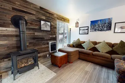 Image de Mammoth Estates 109 Prime location, Walk to The Village Gondola, Pet-Friendly by RedAwning