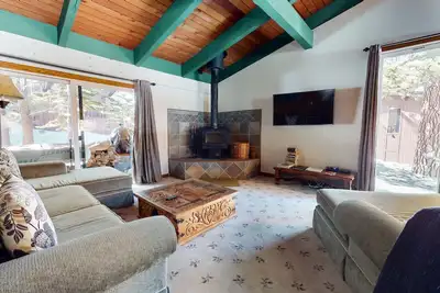 Image de Mammoth Estates 221 Prime location, Artistic design, Family favorite, Walk to The Village Gondola by RedAwning