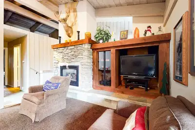 Image de Mammoth Estates 126 Comfortable Large Townhouse, Amazing location Walk to The Village Gondola by RedAwning