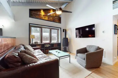 Image de Mammoth Estates 106 Charming Studio, Amazing location, Walk to The Village Gondola by RedAwning
