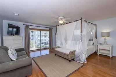Image de Ocean View Downtown Folly Beach 5 Bedroom Spacious Penthouse Condo