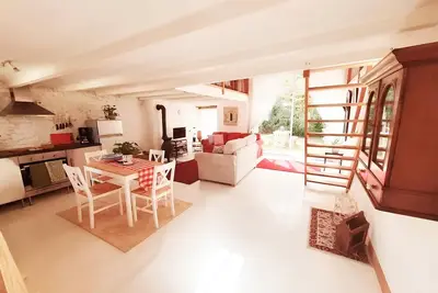Image de Gite de Rosaraie set in rural french countryside