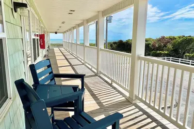Image de 🏖️Atlantic Beach🏄Sunny Partial Ocean View Studio😎Pool🏊
