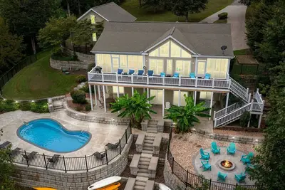 Image de Spacious Lake House With Pool in a Cove🔹Sleeps 14🔹 Close to Shopping/Dining
