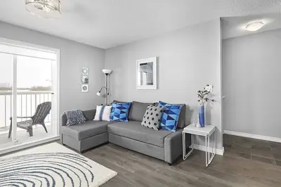 Image de Grey Havens Laneway home w\/ garage, balcony, Ac near Wem!