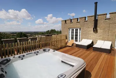 Castle Top Retreat, family friendly in Nettleton, Lincolnshire
