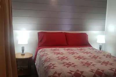 Image de Clean cottage on the Eagle River Chain, dock, firewood, edge of town