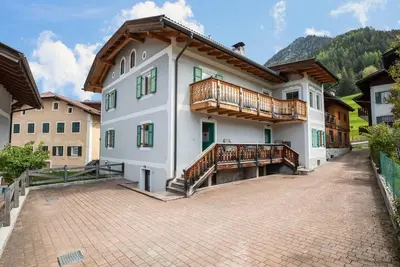 Image de Appartement \"Ciasa Lino Sas da le Doudesc\" avec vue montagne et Wi-Fi