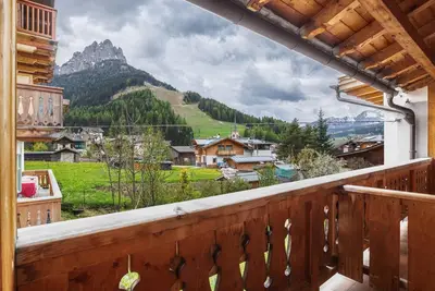 Image de Appartement de vacances \"Ciasa Lino Aloch\" avec vue sur la montagne et Wi-Fi
