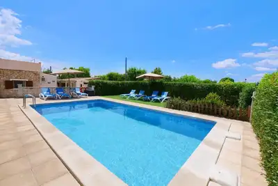 Image de Maison Can Tomeu avec vue sur les montagnes, Wi-Fi, climatisation, piscine, jardin et terrasse