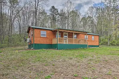 Image de Cozy Bidwell Cabin w/ Deck: Trail & Creek Access!