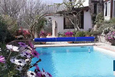 Image de Maison type bergerie au calme dans un jardin provençal. Ouvert toute l'année.
