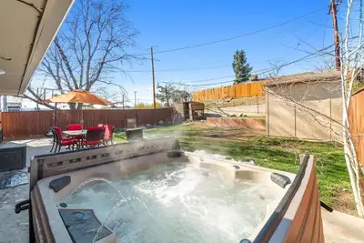 Image de 420Friendly HotTub GameRoom MovieTheater PoolTable