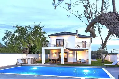 Image de Traumvilla 260 qm mit Meerblick fĂĽr bis zu 8 Personen und Pool zur Alleinnutzung