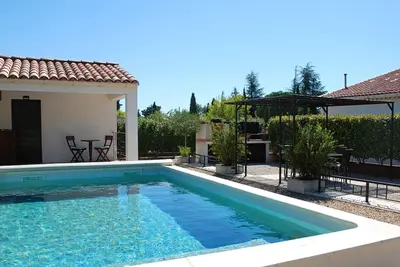 Image de Belle villa climatisée 3 ch. avec vaste jardin et piscine privée à 2 pas d'Uzès.