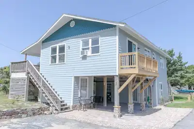 Image de Only Five Steps From The Beach Access!