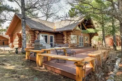 Image de Eagle's Landing- Beach Front Log Home  - Rare Find on Beautiful Woman Lake!