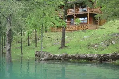 Image de Direct Waterfront Cabin with Boat Dock & Swim Deck