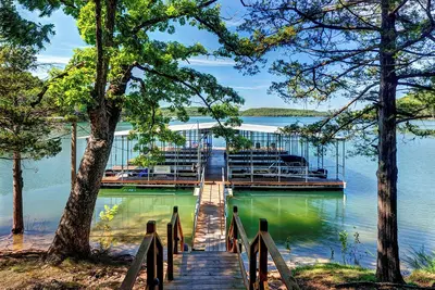 Image de Beaver Lake Cabin on the Waterfront with Boat Dock & Swim Deck