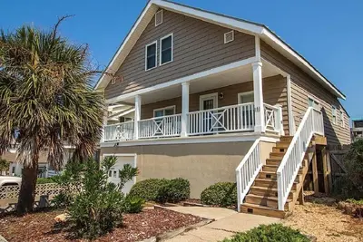 Image de Perfect Beach Cottage - Walking Distance to Everything