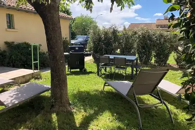 Image de Les alouettes, maison tout confort, 10 minutes à pieds du centre historique.