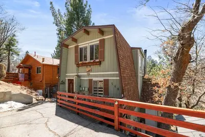 Image de Bear Claw Inn - Hot Tub, Foosball, Deck, Barbecue
