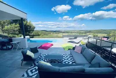 Image de Villa climatisée avec piscine et vue imprenable