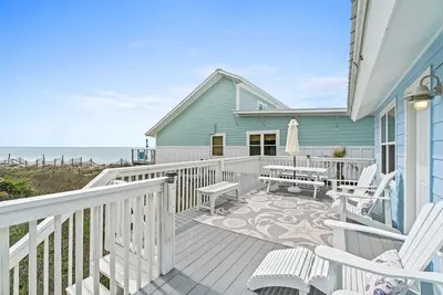 Image de Sunny Daze - Gulf View, Easy Walk To Beach, WiFi, Sleeps 7