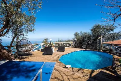 Image de Villa Mil, surrounded by greenery with splendid view of the Gulf of Naples