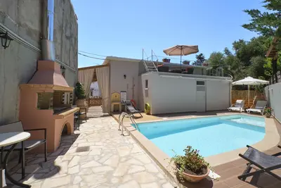 Chara Villas  with 20m2 swimming pool-Bbq!