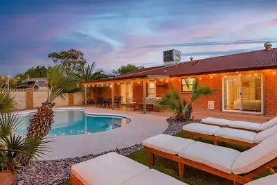 Image de Pool, Hot Tub, 5 minutes to Old Town